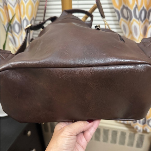 TRENDY FASHIONABLE Leather Backpack with removal shoulder strap - Picture 5 of 8